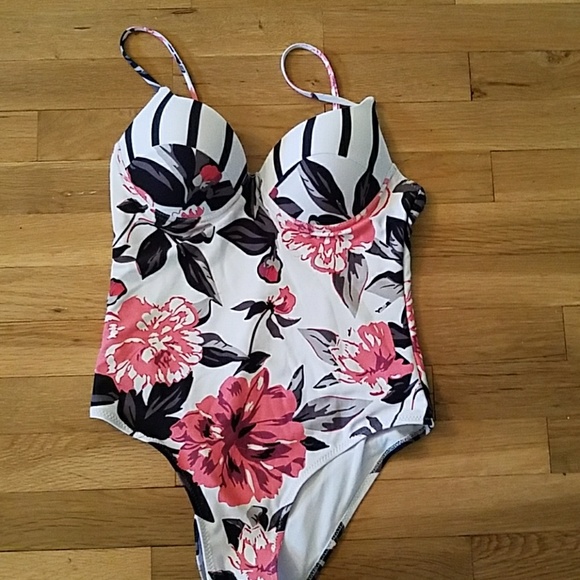 GAP Other - FLORAL GAP SWIMSUIT